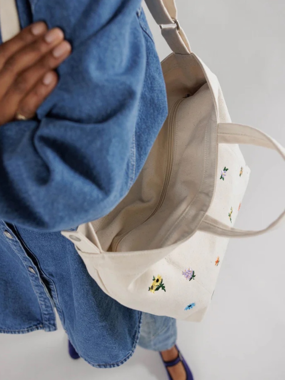 Baggu Horizontal Zip Duck Bag - Embroidered Ditsy Floral - NWOT - Picture 3 of 8